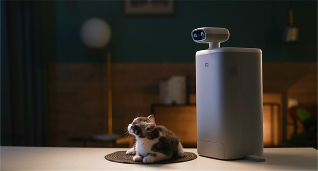 海外宠物智能品牌HHOLOVE携新品陪伴机器人亮相2023年上海亚宠展