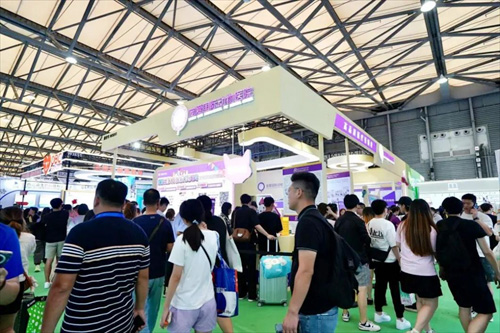 上海亚宠展宠爱国际展厅备受关注，高端宠物医疗服务成吸睛亮点