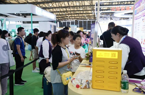 上海亚宠展宠爱国际展厅备受关注，高端宠物医疗服务成吸睛亮点