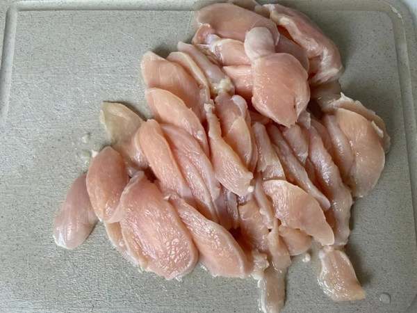 狗狗可以长期吃鸡胸肉吗?