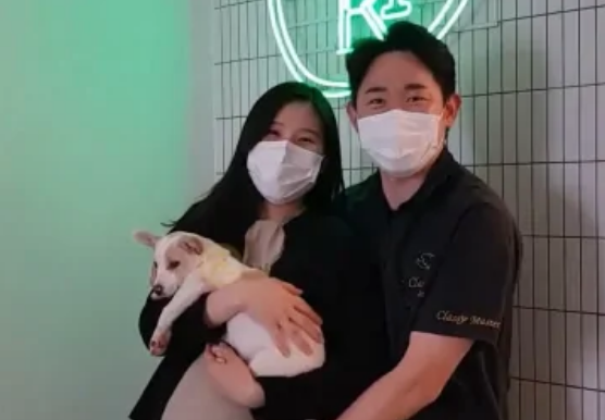 连续两次被弃养的狗狗,逐渐变得自卑