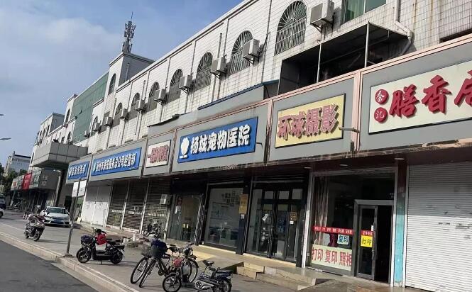 居民投诉小区附近的宠物医院夜里犬吠声太吵
