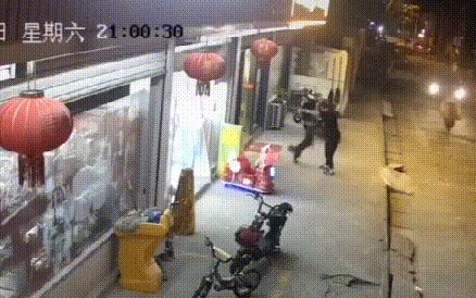 恶犬伤人!紧急调疫苗!21人入院,最小才3岁!近期高发,医生紧急提醒