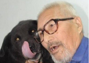 怕死后没人照顾狗狗 老人立遗嘱8万给爱犬