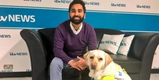 导盲犬搭扶梯,却遭到乘客嫌弃挡路,站务员这个做法令人赞叹