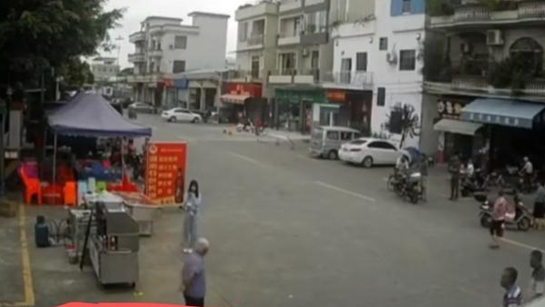 “佛山女孩遛狗拖倒老人后逃跑”事件,后续来了:老人已丧生
