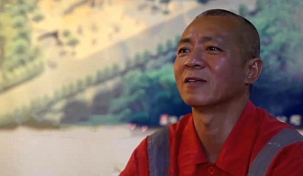27年救五千多只流浪狗,和尚没空念经,花光积蓄为给它们一个家
