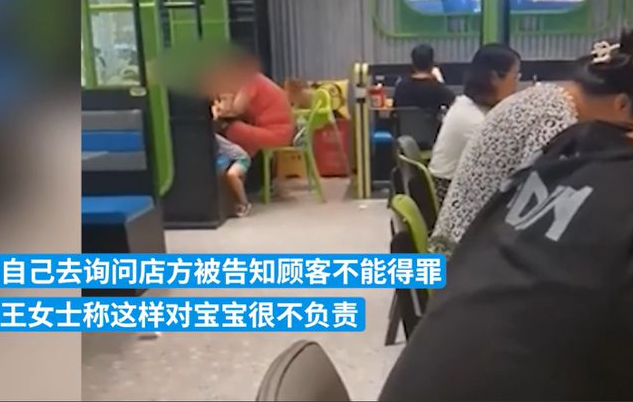 在餐馆吃饭让小狗坐宝宝椅,顾客爱动物还是没素质?