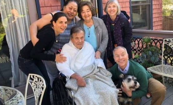 在停止呼吸前为爱犬找到新家 渐冻人无憾离开人世