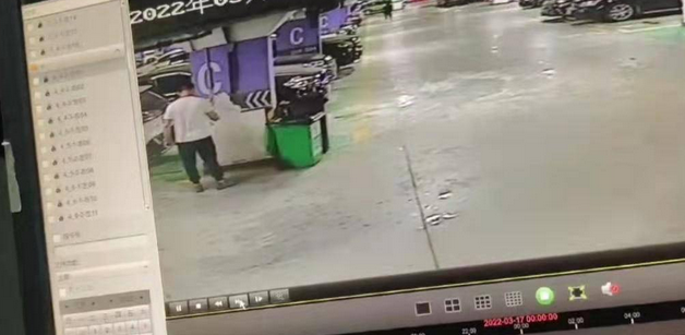 武汉一小区多只宠物狗疑吃有毒火腿肠后死亡 邻居回应被指“投毒”:有误会