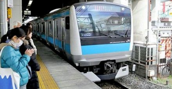 盲人落轨被撞 他最后一刻松手救了导盲犬一命