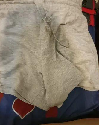 主人穿睡裤出门,回家才发现底下破大洞,狗:它先动手的...