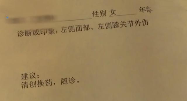 河北一女童被狗绊倒摔破脸,爱狗人士竟嫌医药费贵,你怎么看?