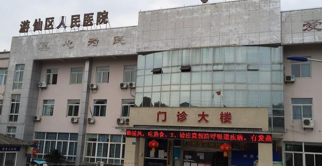 恩将仇报!女子“被狗撞残”索赔15万被拒,帮助者:好心没好报!