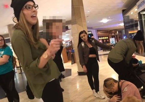 美国一商场日前爆发冲突 女儿摸狗遭拒妈暴怒