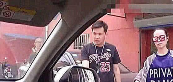 女司机意外碾死泰迪，狗主人却要她留下宝马车做赔偿，结局很意外