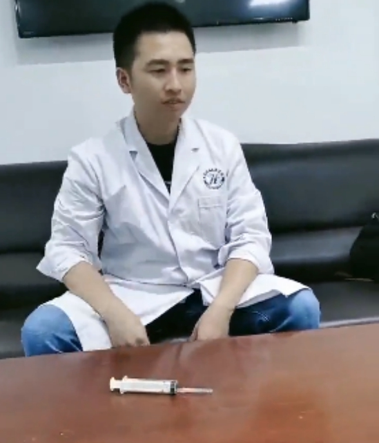 狗子不愿冼澡,主人取出杀手锏,狗子心态一百八十度变化