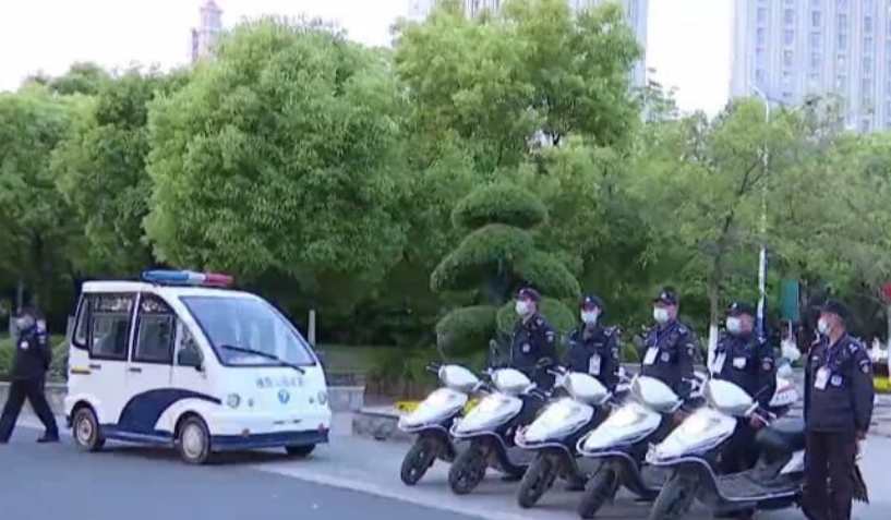 携犬入园要注意,文明遛狗守新规!