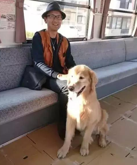 家里小狗也可以搭地铁站,专业为宠物设定的车厢,想进入车内必须掌握下
