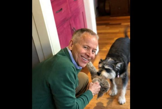 在停止呼吸前为爱犬找到新家 渐冻人无憾离开人世