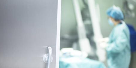 北京老太被未拴绳狗绊倒致瘫痪,家属向犬主索赔260万,法院判了