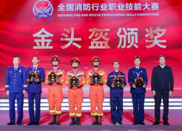 黑龙江搜救犬“刺钉” 科目夺冠,摘得“金头盔”