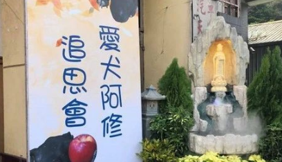 爱犬去世，主人为其出殡遭抗议，得知缘由后抗议者们都闭上了嘴