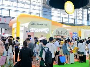 网易严选携重磅新品鲜蒸宠粮亮相亚宠展，鲜蒸展台引关注
