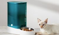 iPhone13远程搞定宠物零食机 让毛孩子保持好身材
