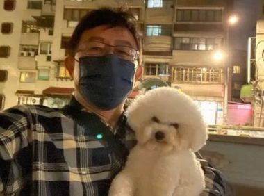 送去洗澡忘了接,比熊很生气,这表情一看就不好哄!