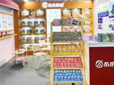 佩达生物携旗下宠粮品牌“爪爪印记”亮相上海TOPS它博会