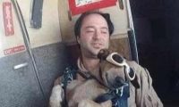实力坑狗！主人带爱犬跳伞，狗子落地后……