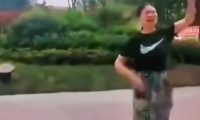 “遛狗事件”连累生意的教训足够深刻