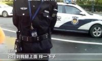 环卫工被狗拌了一下 狗主人给我的狗三鞠躬道歉
