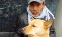 因狗不能上火车，老汉骑摩托从广东回长沙途中迷路乞讨