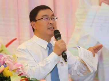 山东镇长辞职跑去卖狗粮,年营收25亿