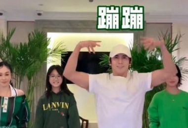 钟丽缇一家又连麦，婆婆用宠物狗暗示生四胎