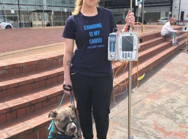 被比特犬持续拨拉，主人疑虑中叫了救护车，意外事故捡回来一条命