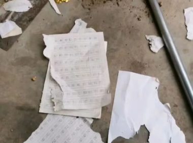 作业被小狗撕了，小学生崩溃大哭，妈妈告诉老师，老师的做法亮了
