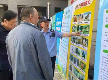 牵紧“文明绳”做文明养犬人