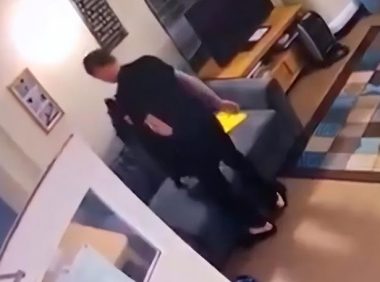 1年前它被前主人虐待，1年后新主人培养它成为警犬