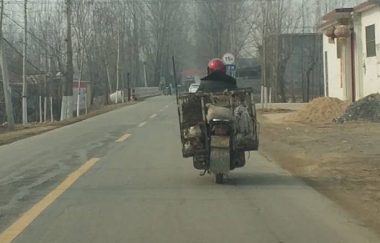 开车偶遇农村偷狗贼,追了一路没追上,可恨!
