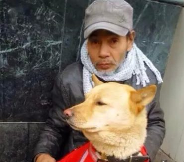 因狗不能上火车，老汉骑摩托从广东回长沙途中迷路乞讨